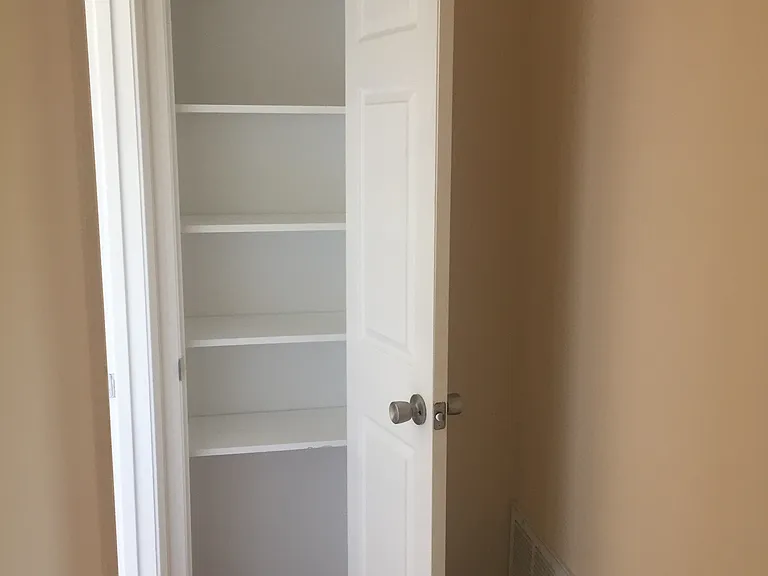 102 Eisenhower St — Photo 8