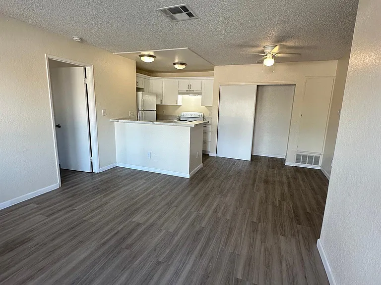 Vantage Point Apartments — Photo 11