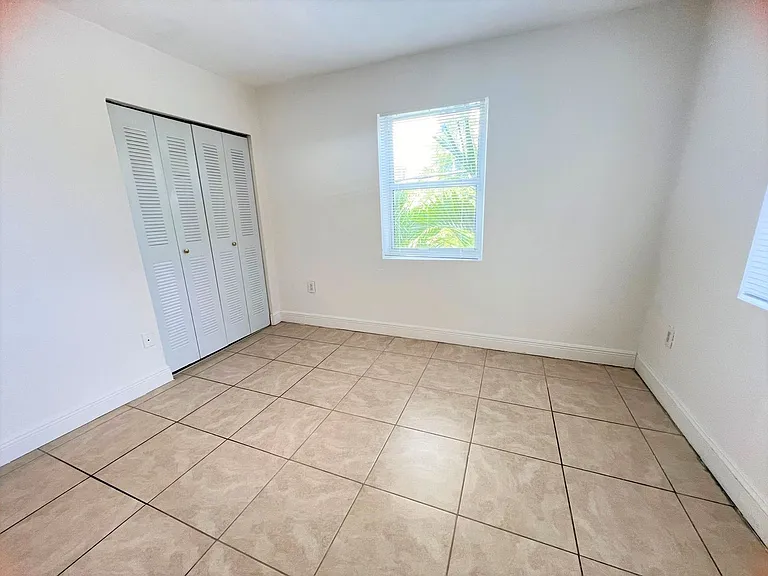 1533 NW 2nd St — Photo 7