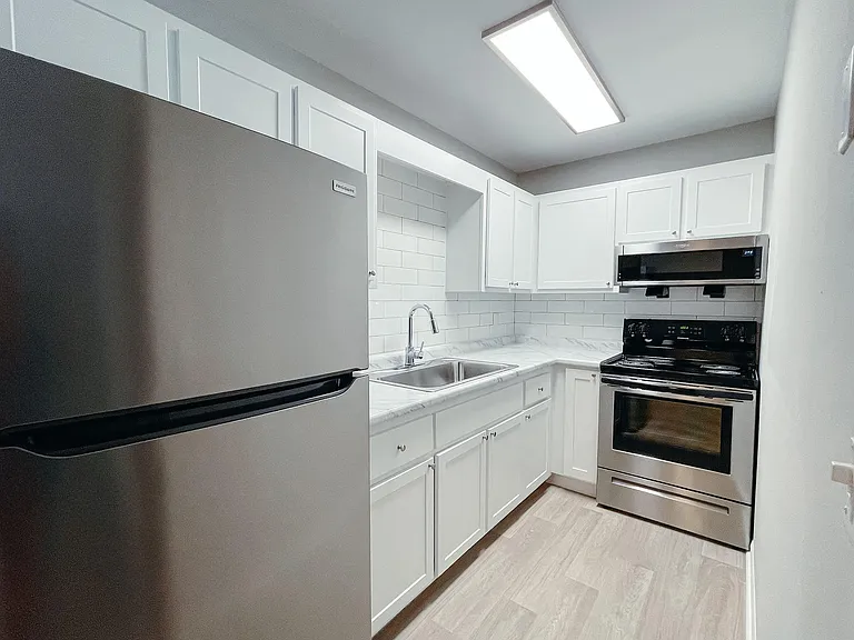 WELL EQUIPPED KITCHEN IN CLARKSVILLE, TN