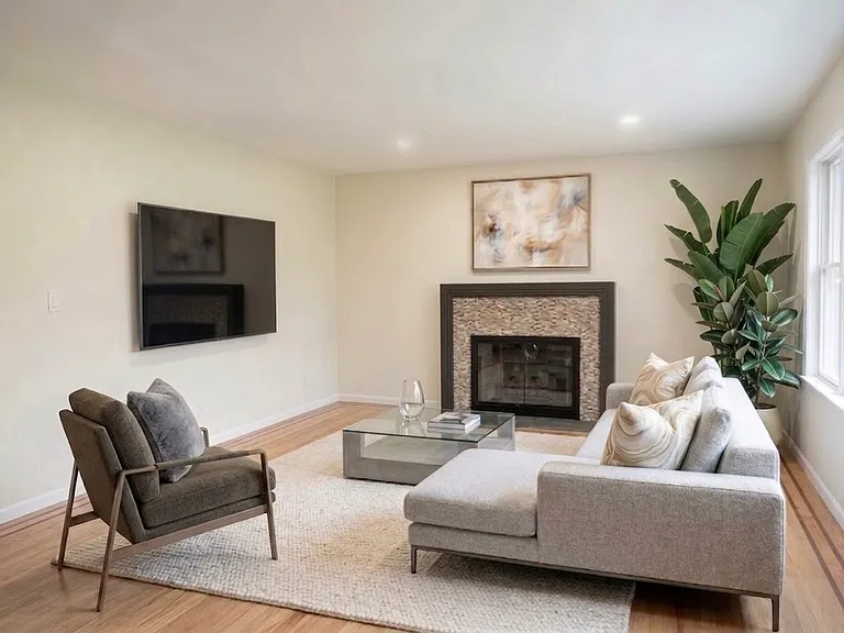 373 Franklin St — Photo 3