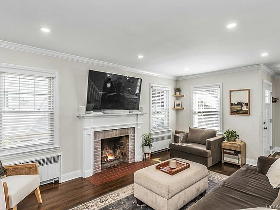 5th image of 2544 Yorktown Street