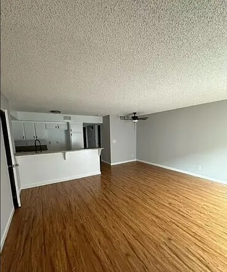 1247 N June St — Photo 12