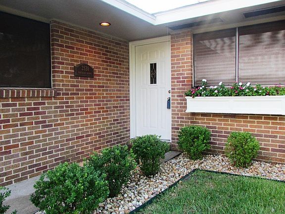 2nd image of 2520 Pinewood Ave