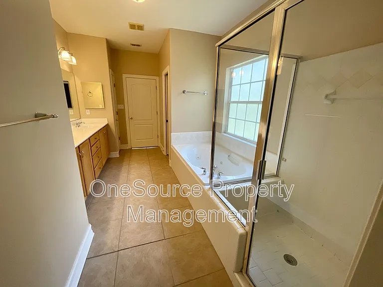 979 Watersview Dr — Photo 14