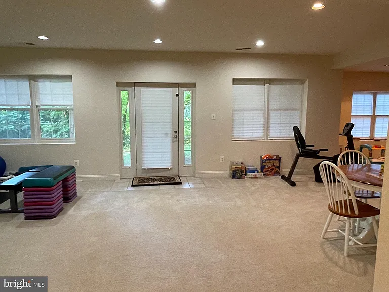 6915 Bonheim Ct — Photo 34