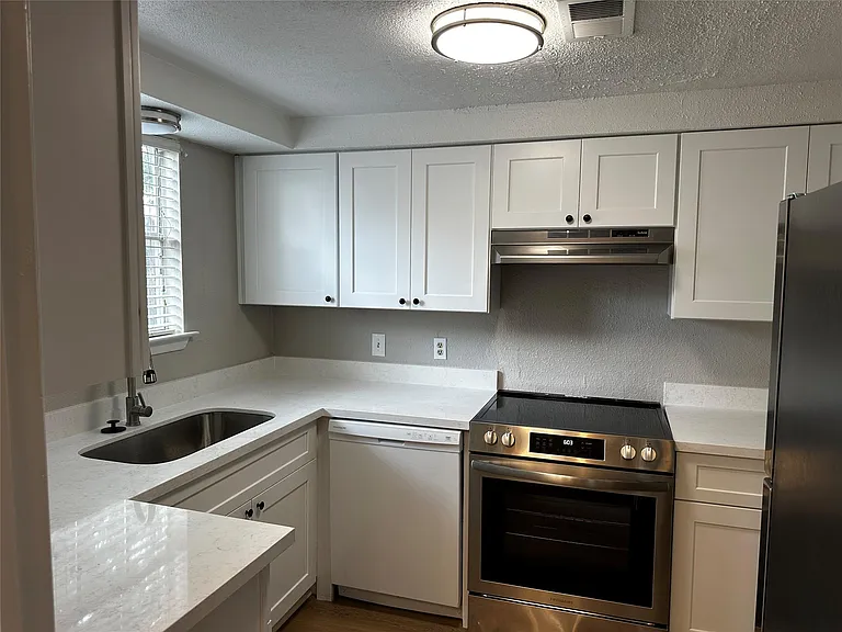 11710 Southlake Dr #12 — Photo 5
