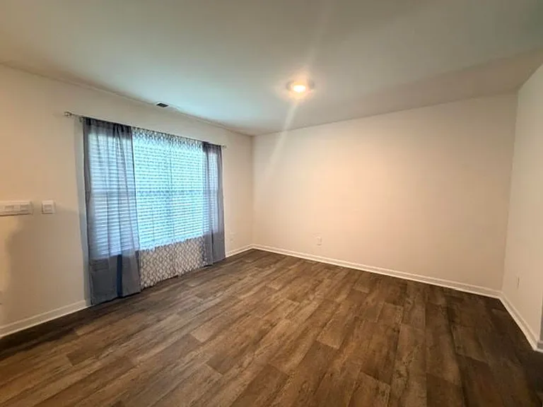 526 Leven Dr — Photo 5