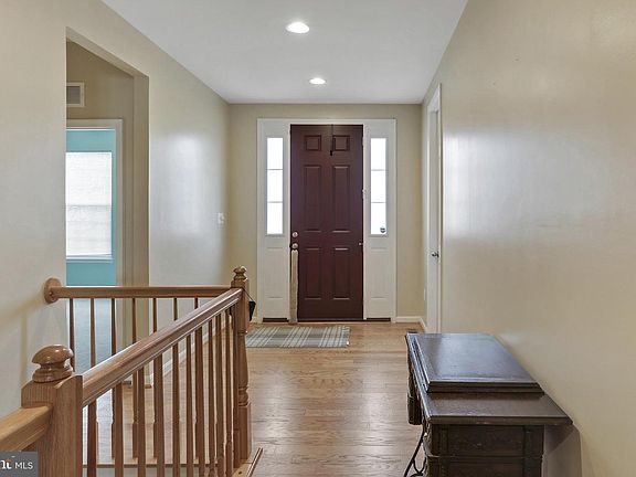 4th image of 128 Sparkling Brook Rd