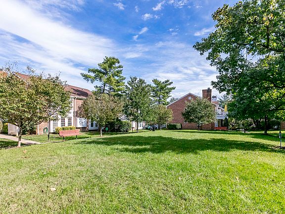 2nd image of 2598D S Arlington Mill Dr #4