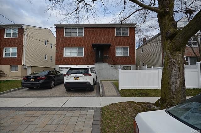 1st image of 122 Clunie Ave