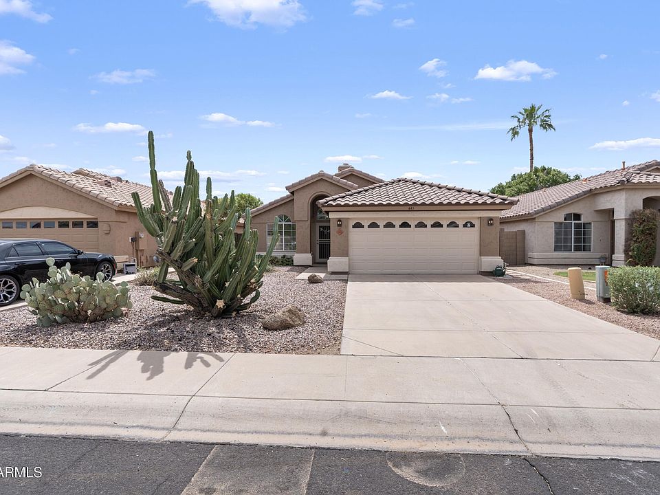 1st image of 445 W ENCINAS Street
