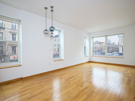 3rd image of 318 Knickerbocker Ave APT 2A