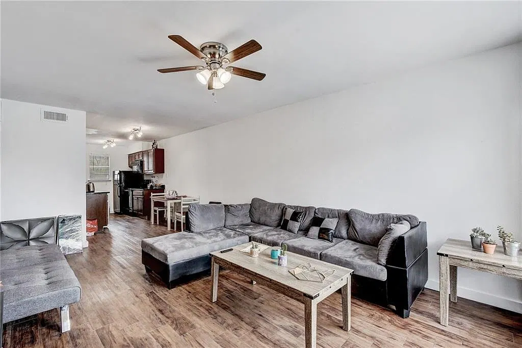 2 bed, 1000 sqft, $1,750 — Photo 1
