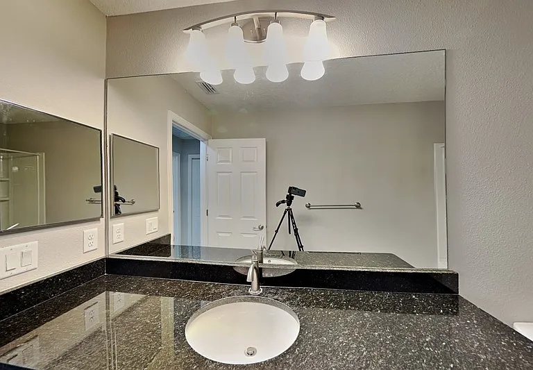 7961 N Primrose Dr — Photo 10