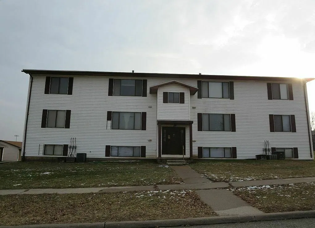 2 bed, 851 sqft, $795 — Photo 1