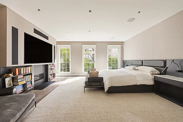 Sold by Compass | media 20