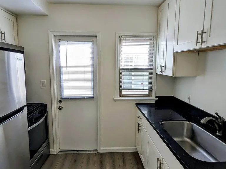208 Granada Ave — Photo 3