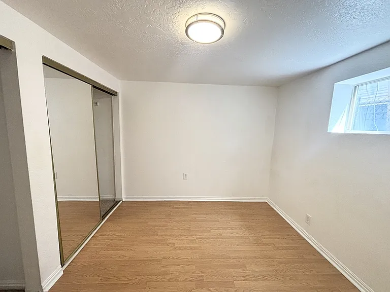 615 E 700 S #5 — Photo 21