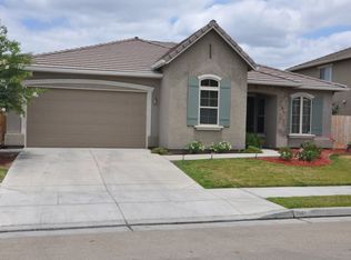 1050 Columbus Way, Lemoore, CA 93245