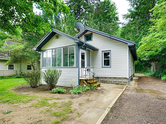 2nd image of 309 Moccasin St