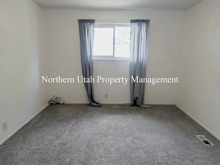 3204 S 1850 W #B — Photo 8