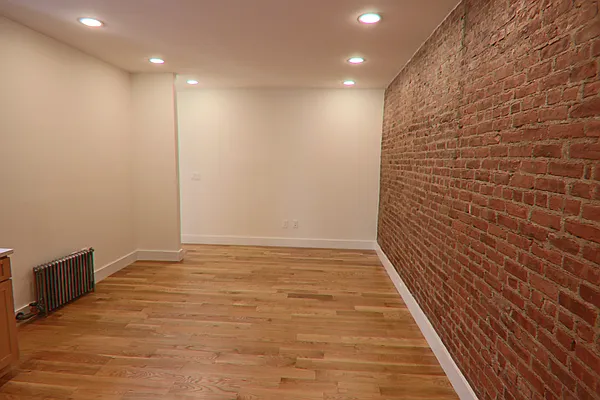 Rented by PMG Real Estate  | media 13