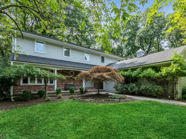 1 Maureen Ct, Montvale Boro, NJ 07645