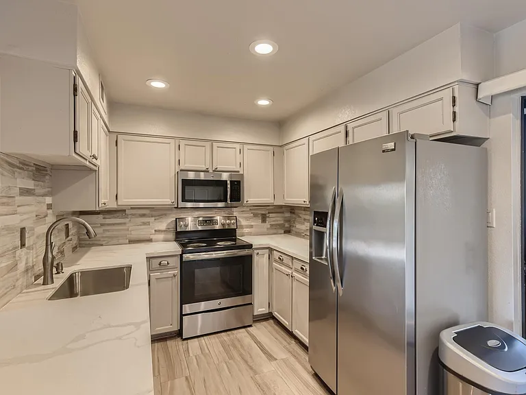 9340 N 92nd St — Photo 5