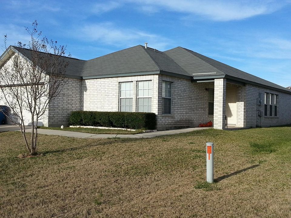 1st image of 830 Willow Xing