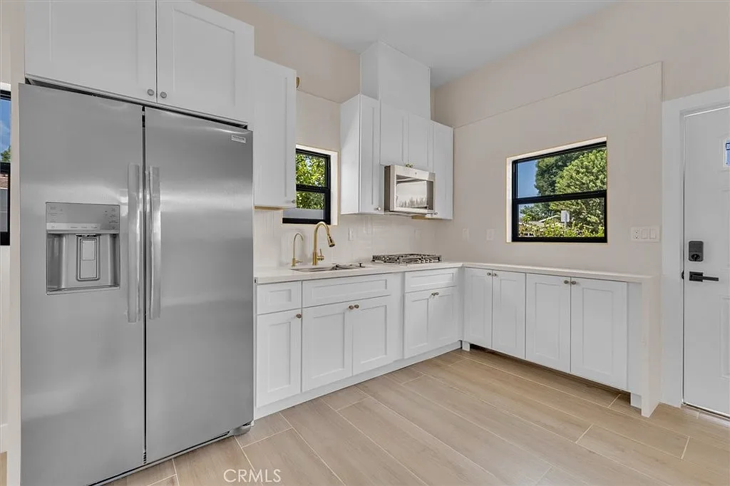 2 bed, 560 sqft, $2,800 — Photo 3
