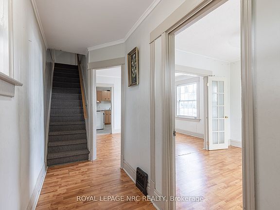 4th image of 44 Carlisle St