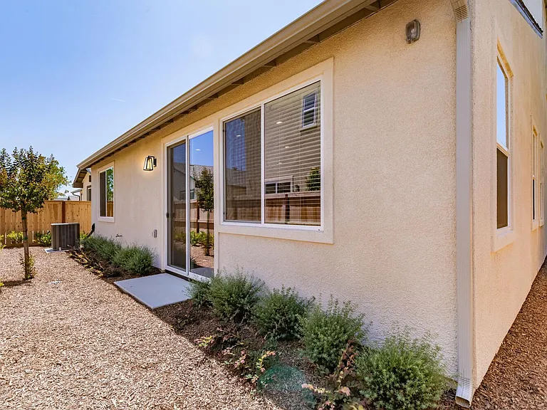 697 Philip Way — Photo 28