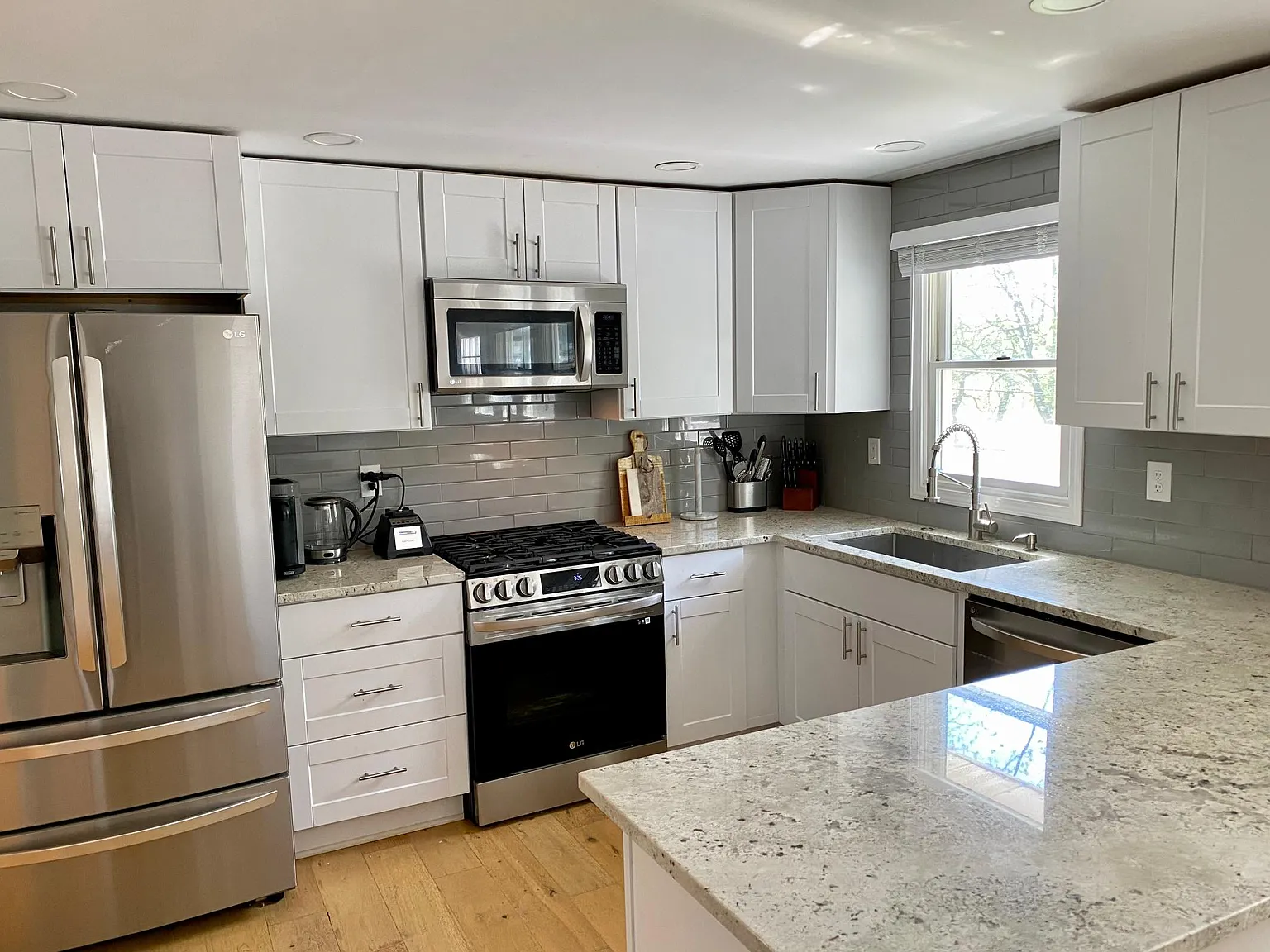 3 bed, 1152 sqft, $2,350 — Photo 3