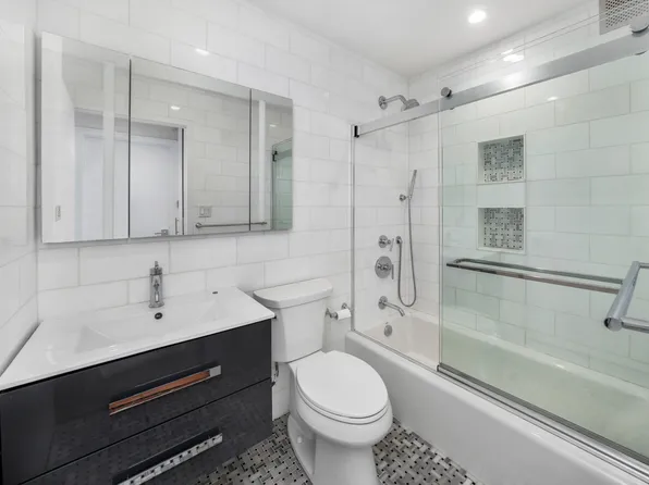 343 East 74th Street PH2A image 9 of 10