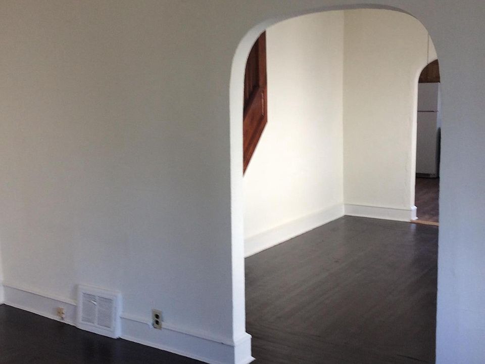 Looking into middle room on first floor.