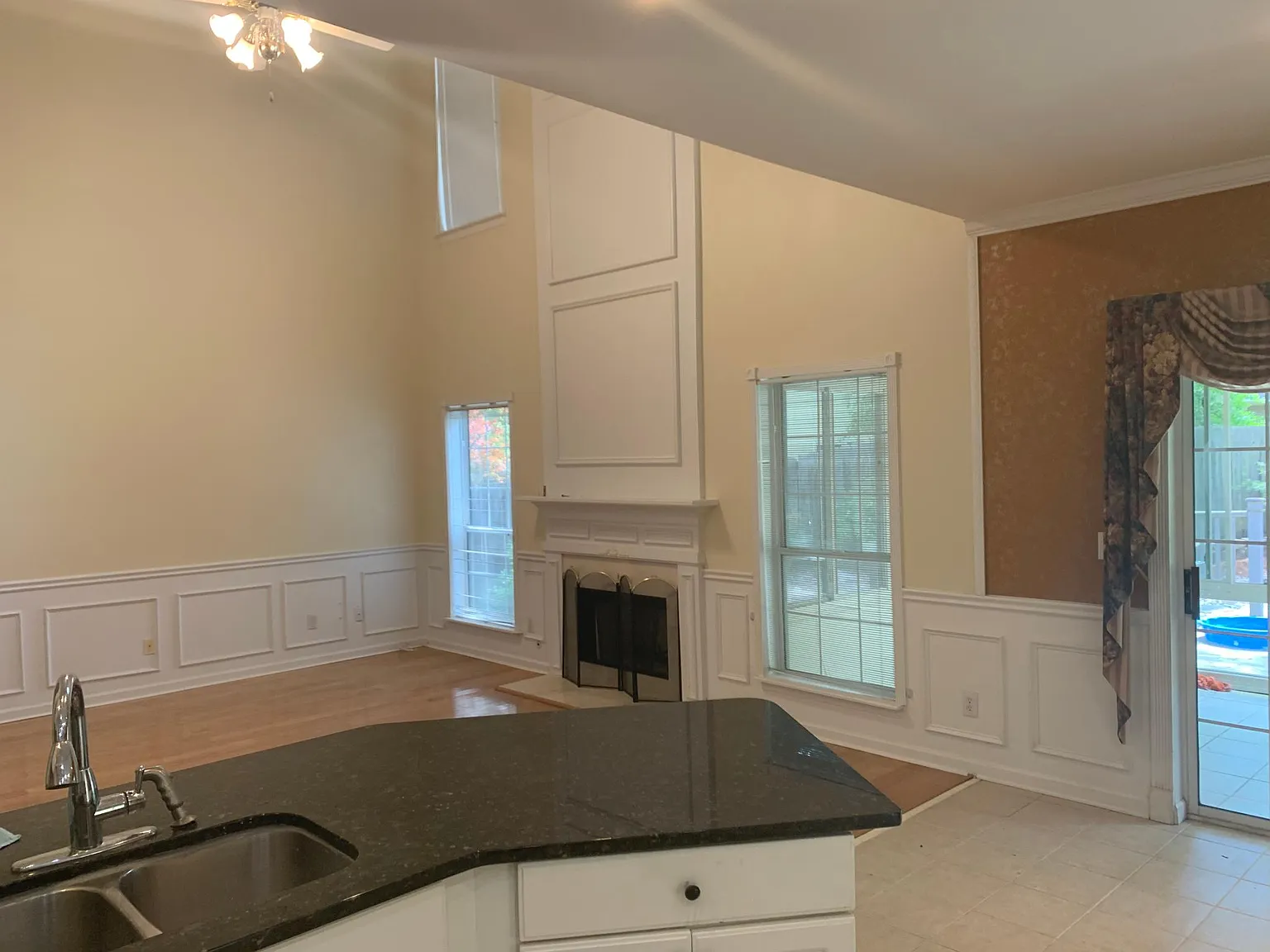 4 bed, 2.5 bath, 2300 sqft, $3,150 — Photo 4