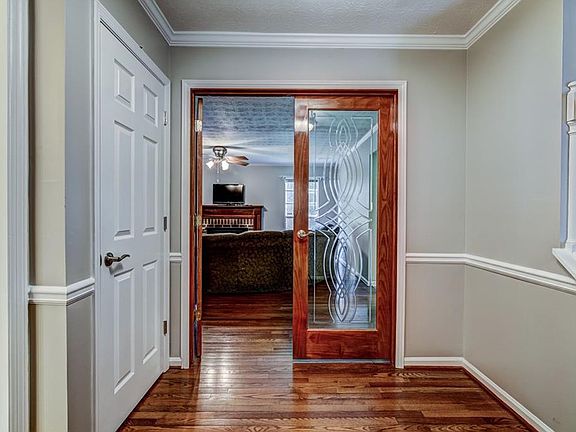 2nd image of 210 Crab Orchard Way