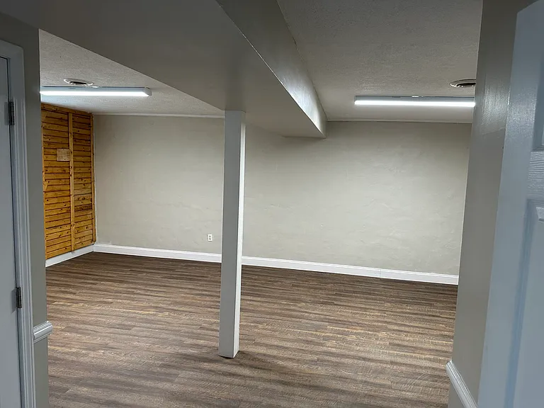 206 Russell Rd S — Photo 10