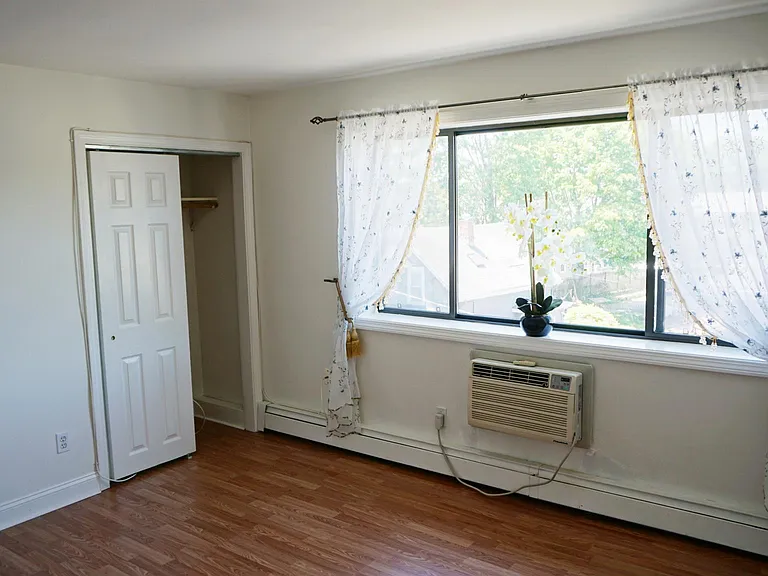 41 Walnut St #44 — Photo 11