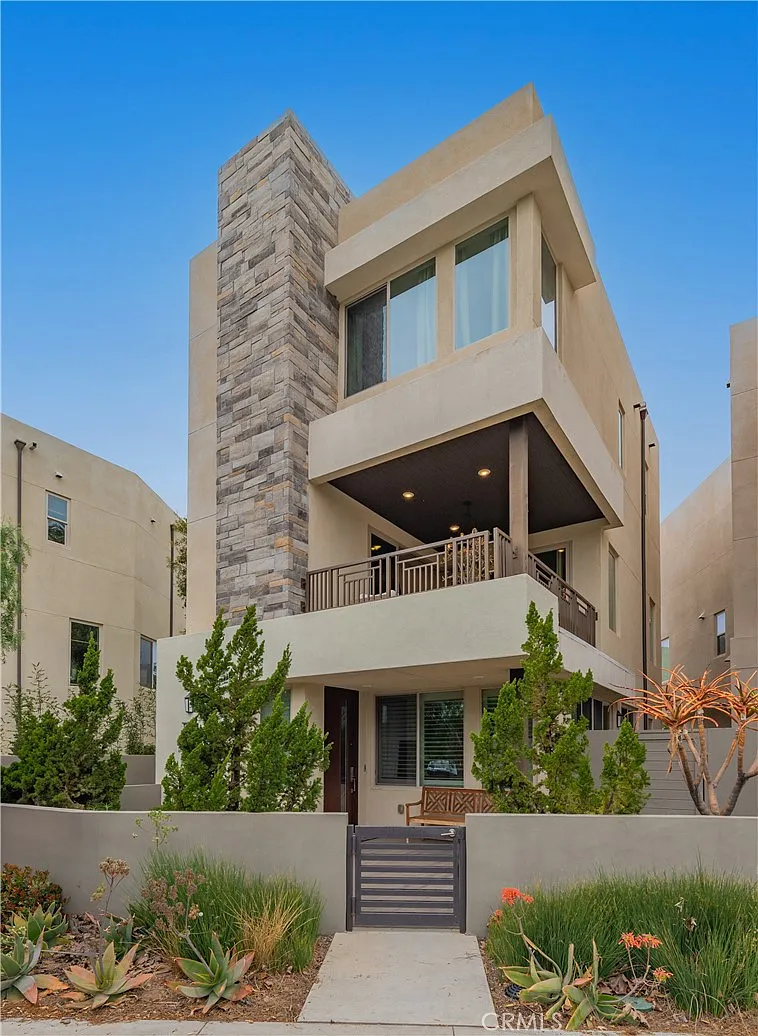 4 bed, 3.5 bath, 2955 sqft, $7,880 — Photo 2