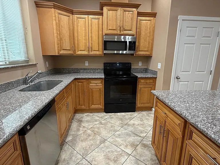 215 N Wellington St — Photo 6