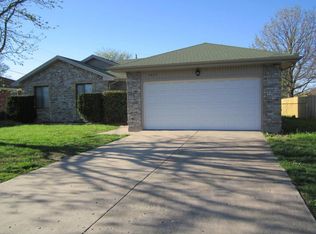 4835 W La Siesta St, Springfield, MO 65802