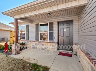 1121 E Sparrow Cir, Fayetteville, AR 72701