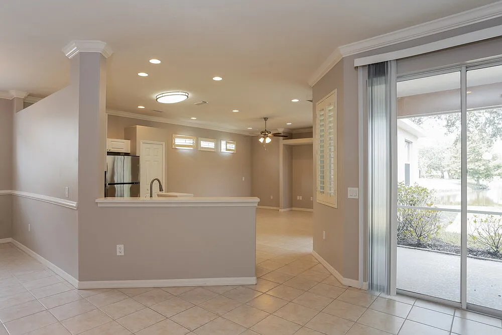3 bed, 2.0 bath, 2073 sqft, $2,985 — Photo 4