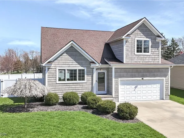 17135 Misty Lake Dr, Strongsville, OH 44136