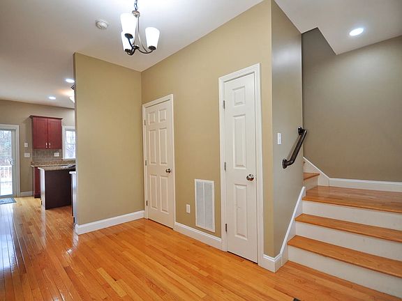 4th image of 47 Chaponis Way