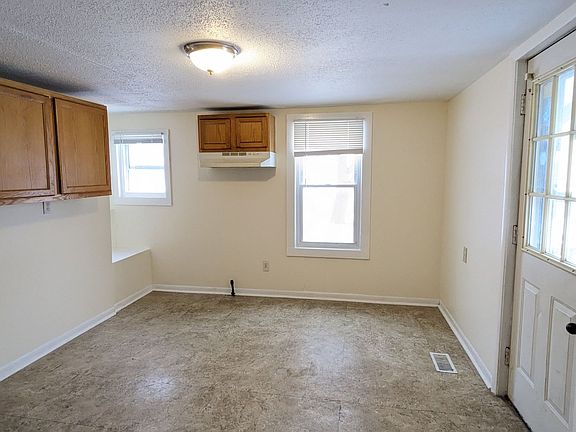 5th image of 1132 E Broadway Ave