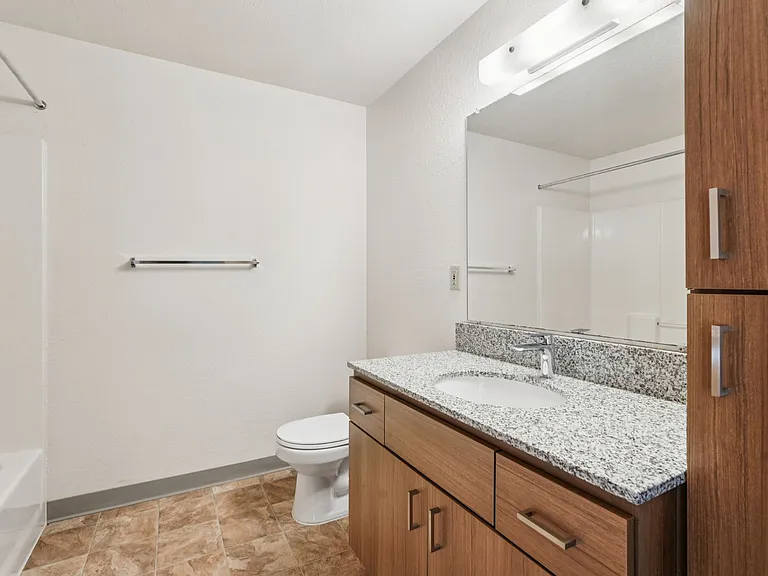 Madras Apartments — Photo 22