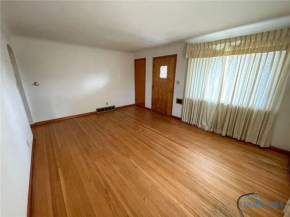 5th image of 3601 Dean Ave